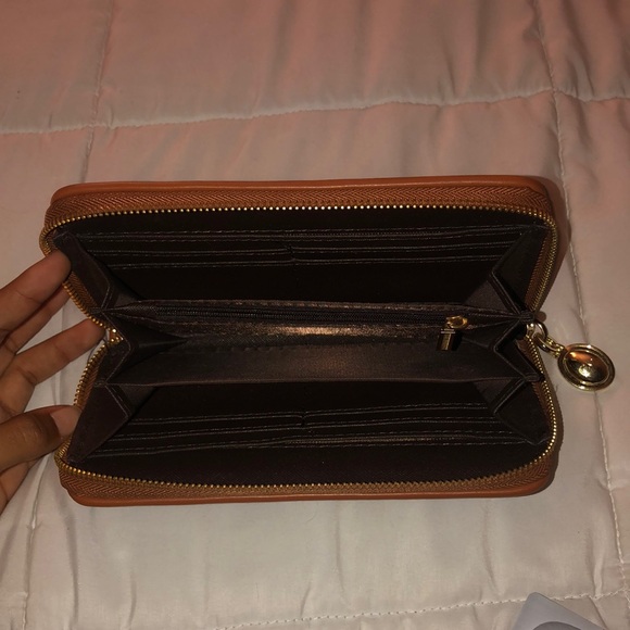 DIOR Zipper Wallet - Picture 2 of 3